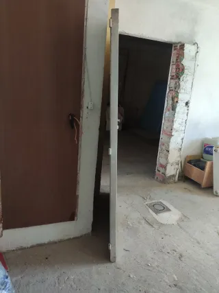 Puerta exterior hierro y chapa galvanizada