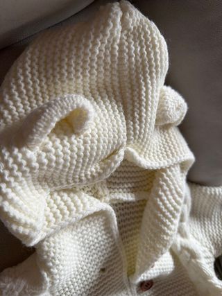 Buzo / mono bebé de punto con capucha y orejas