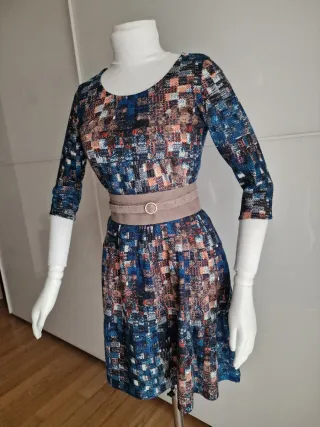 Abito fantasia geometrica