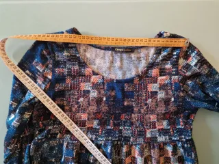 Abito fantasia geometrica