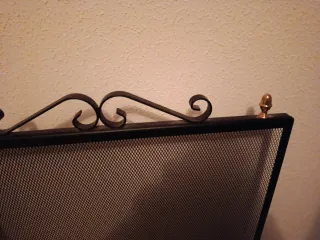 Protector de chimenea metal negro y dorado