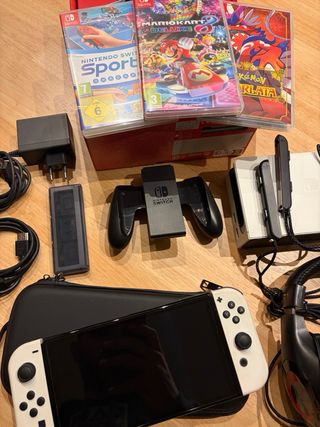 Nintendo Switch OLED + Giochi e Accessori