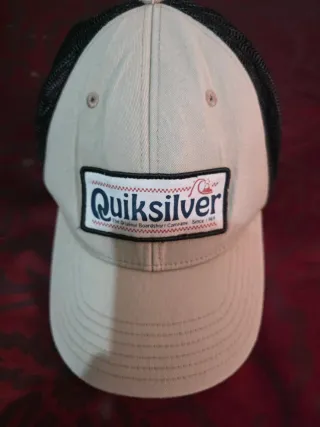 Gorra Quiksilver Talla L Beige y Negra