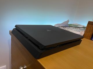 PlayStation 4 Slim 500GB com comando