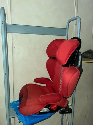 Carrito de bebé doble gris y complementos