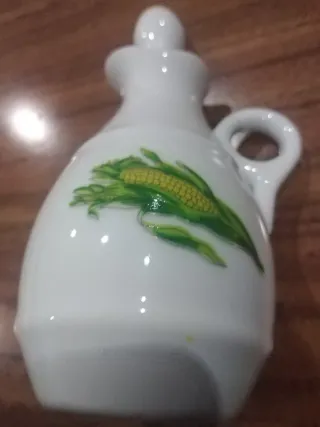 Galheteiro de porcelana com desenho