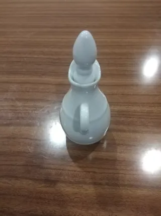 Galheteiro de porcelana com desenho