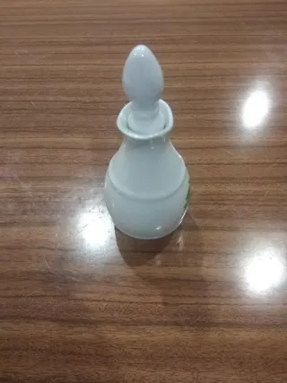 Galheteiro de porcelana com desenho