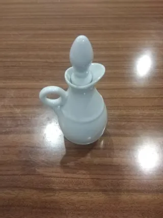 Galheteiro de porcelana com desenho