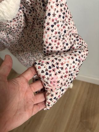 Abrigo niña estampado estrellas y corazones
