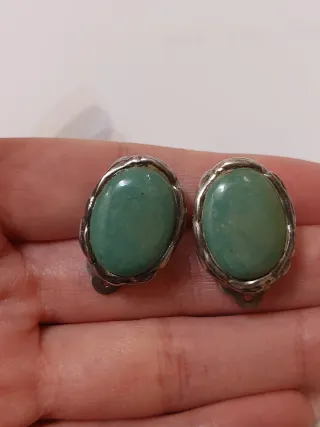 Orecchini ovali con pietra verde