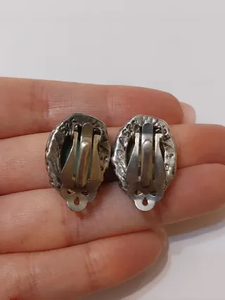 Orecchini ovali con pietra verde