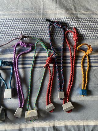 Set di 11 attacchi da arrampicata di varie dimensioni e colori