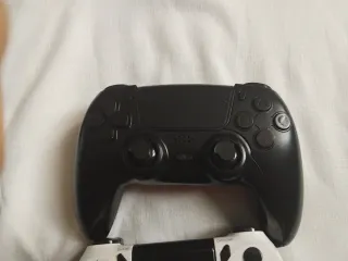 PS4 con 4 Mandos i 8 huegos