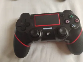 PS4 con 4 Mandos i 8 huegos