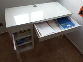 Escritorio blanco cristal y madera