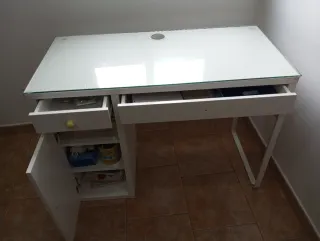 Escritorio blanco cristal y madera