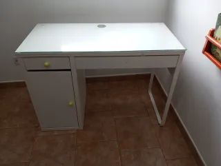 Escritorio blanco cristal y madera