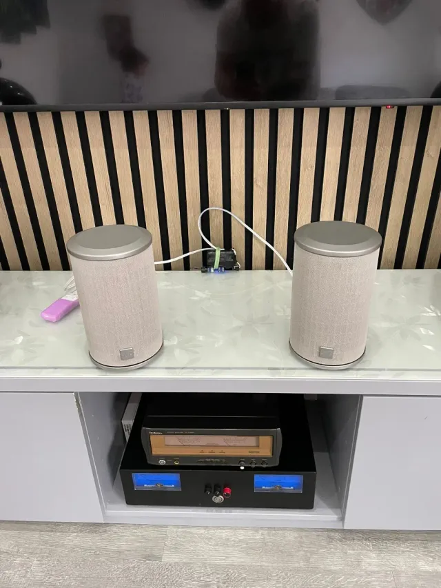 Altavoces JVC Hi-Fi Negros y Plateados