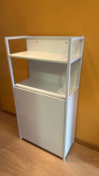 Estantería escritorio blanco y naranja