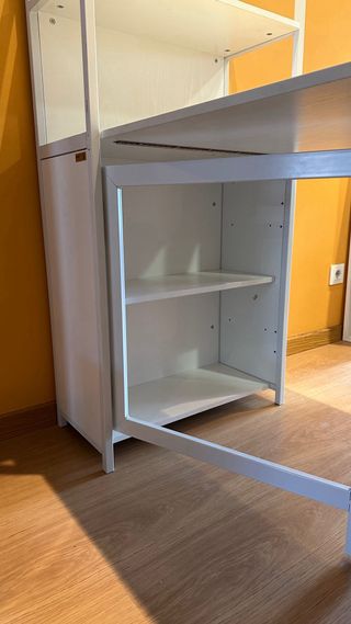 Estantería escritorio blanco y naranja