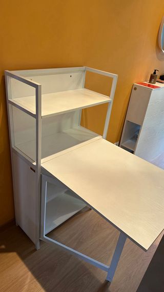 Estantería escritorio blanco y naranja