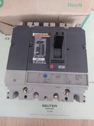 Merlin GerinNS100N Interruptor Automático de corte
