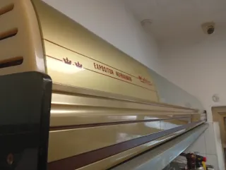 Vitrina Infrico Dorada 1.60m