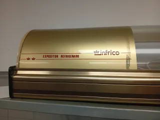 Vitrina Infrico Dorada 1.60m