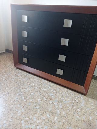 Cómoda de madera y metal