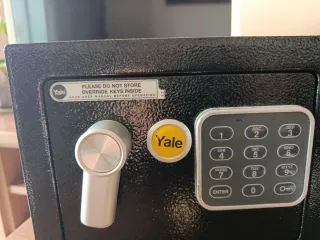 Caja fuerte Yale digital y con llave