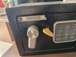 Caja fuerte Yale digital y con llave