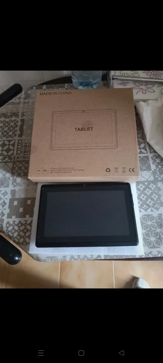 Tablet Negra con Caja Made in China