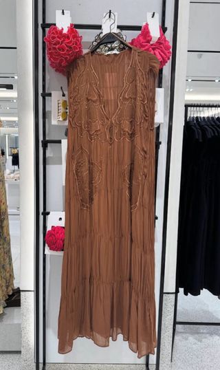 Vestido Zara bordado marrón