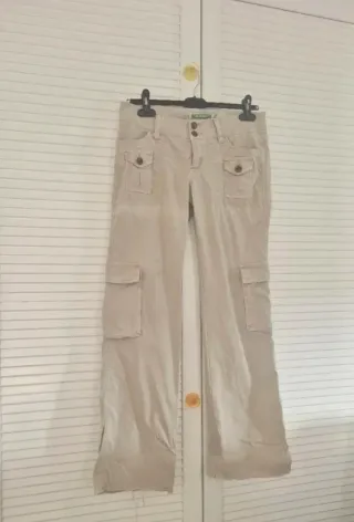 Pantalón cargo Zara beige