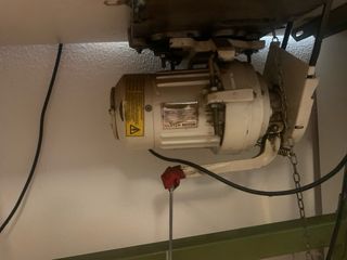 Remalladora / overlock industrial Singer 842