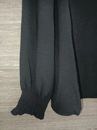 Blusa negra Shein manga larga