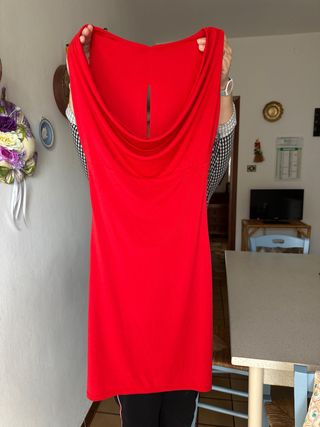 Abito da sera rosso spalle 40 L. 87