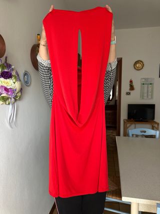 Abito da sera rosso spalle 40 L. 87
