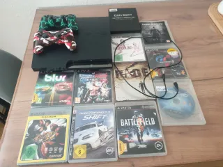 PS3 con 2 mandos y 11 juegos