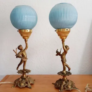 Lámpara de mesa antigua niño y pájaro