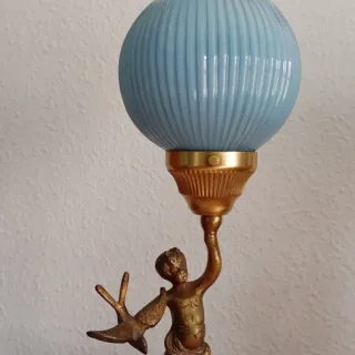 Lámpara de mesa antigua niño y pájaro