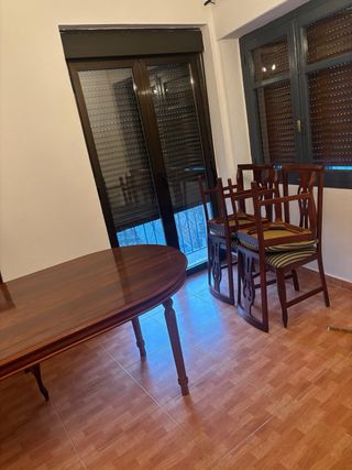 Mesa comedor y 6 sillas madera oscura