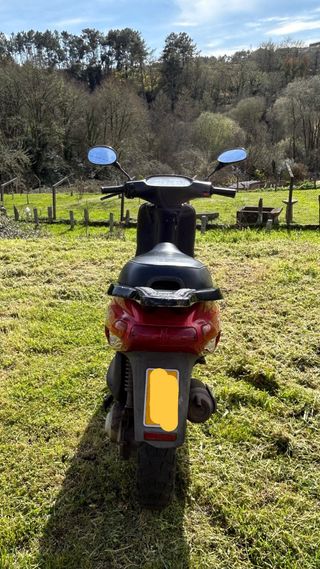 Piaggio 50cc Roja Scooter Automática