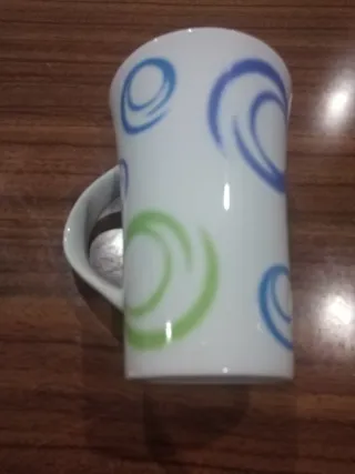 Caneca alta em porcelana com design