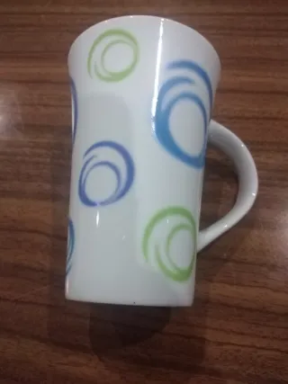 Caneca alta em porcelana com design