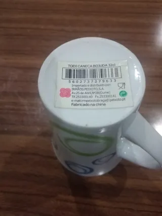 Caneca alta em porcelana com design