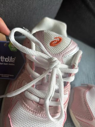 Zapatillas ASICS rosas y blancas