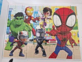 Spidey 4 en 1 Puzzle y Domino