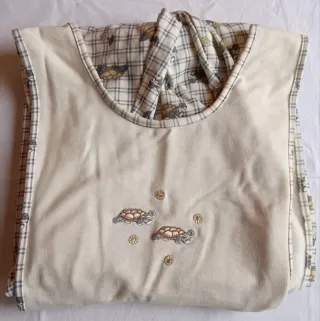 Pigiama salopette con maglia tartarughe